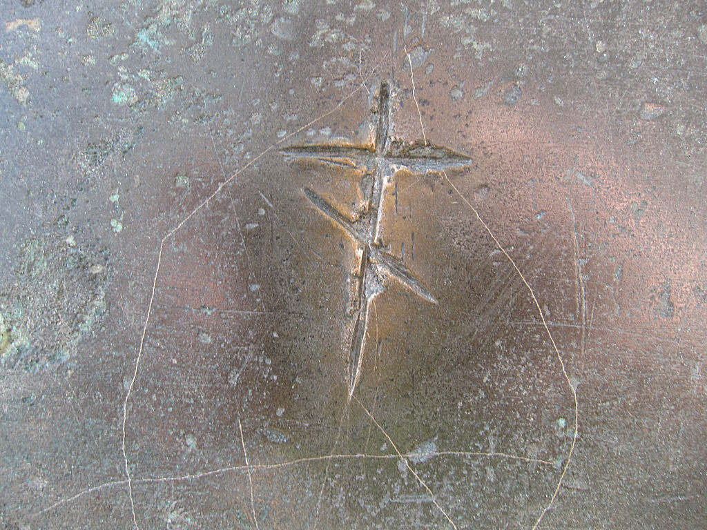 14_Scratches_on_the_big_bell_in_the_Kremlin.jpg