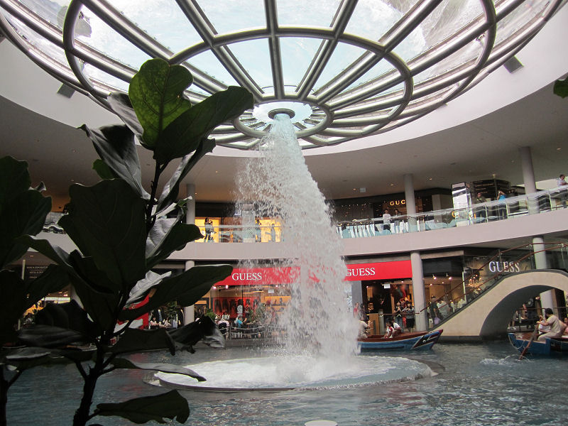 11_waterfall_and_gondalas_on_a_canal_in_a_mall.jpg