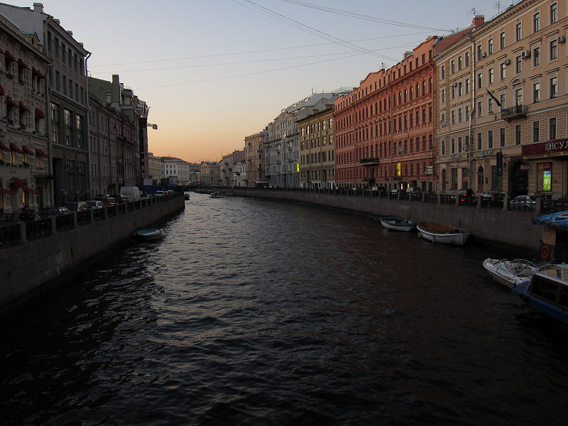 03_canals_tall_buildings_and_lots_of_gutters.jpg