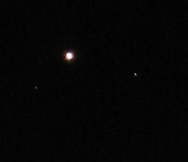 02_mars%20closeup%20using%20the%20camera.jpg