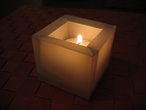 masu_003_A4_stiff_paper_with_tea_light_candle.jpg